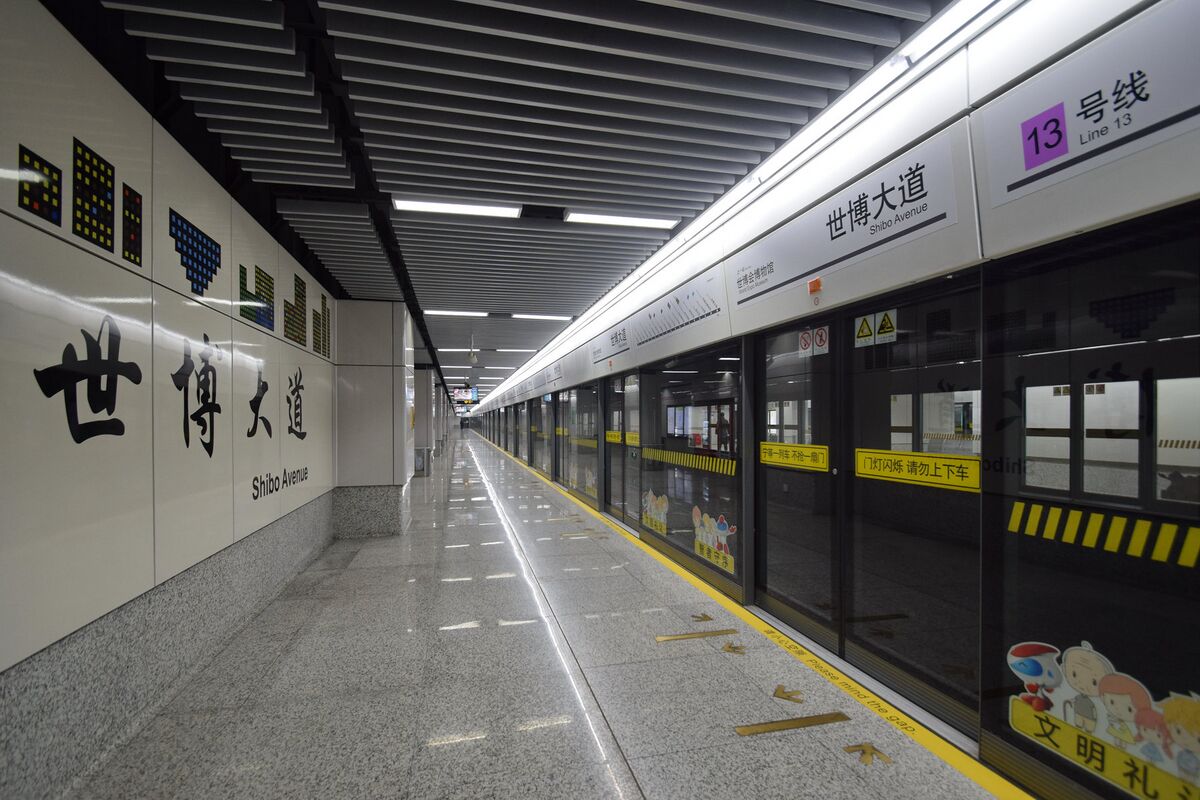 世博大道站1号口及步行路线