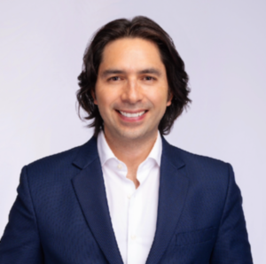 Cristian Gomez先生，ViaSat政府和规则事务副总裁